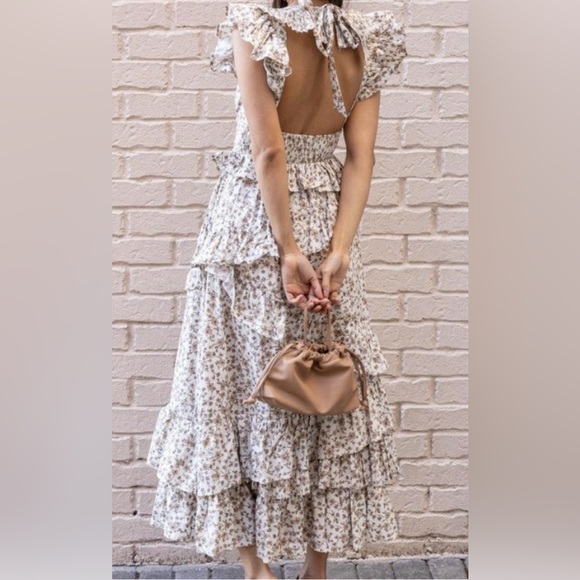 ❤️ EN SAISON Gianna Floral Ruffle Smocked Dress with cutout Back. Size:M - Picture 4 of 14